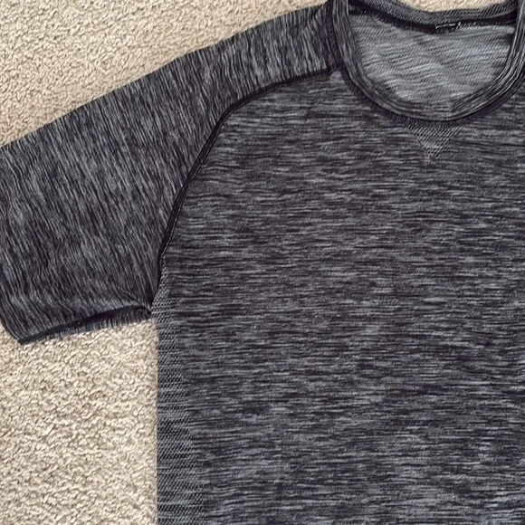 Lululemon Heathered Black Shirt - Men’s Large - Picture 3 of 5